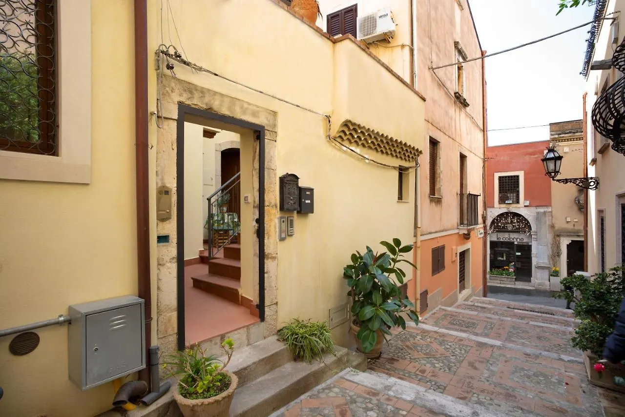 Casetta Alessandro Taormina 0*,  Italia